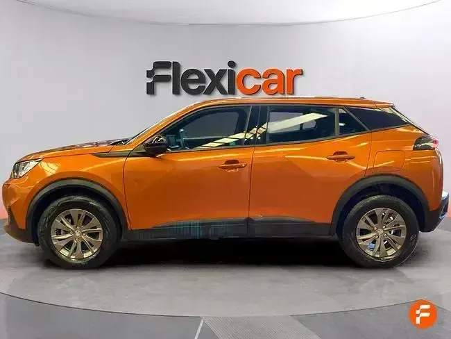 Usado Peugeot 2008 Active 130 CV (95 kW) 2023 Naranja SUV