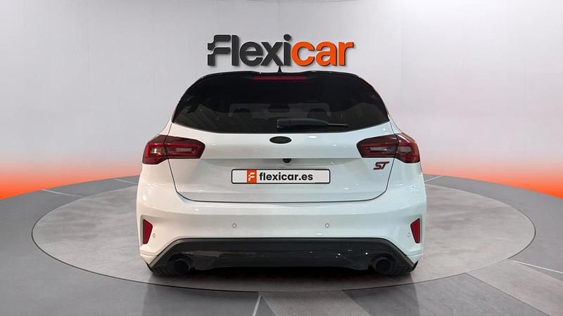 Begagnad Ford Focus ST 280 HK (205 kW) 2025 Vit Sedan