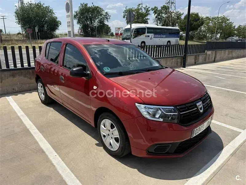 Usado Dacia Sandero Ambiance 73 CV (53 kW) 2017 Rojo Berlina