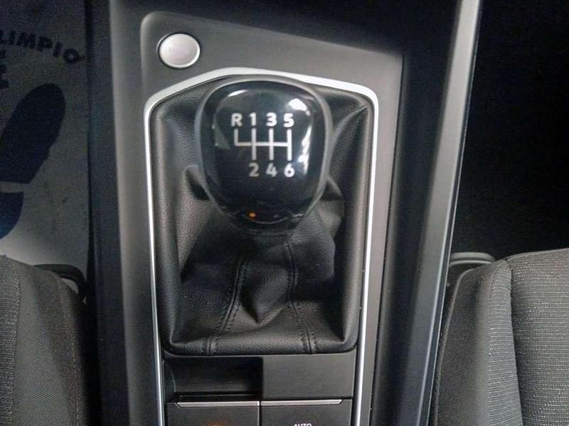 Usado VW Golf VIII Life 111 CV (81 kW) 2024 Gris Utilitario