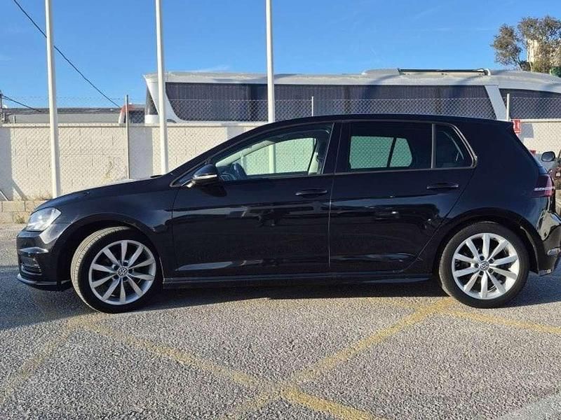 Usado VW Golf VII 110 CV (80 kW) 2016 Negro Berlina