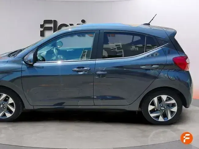 Usado Hyundai i10 63 CV (46 kW) 2025 Gris Utilitario