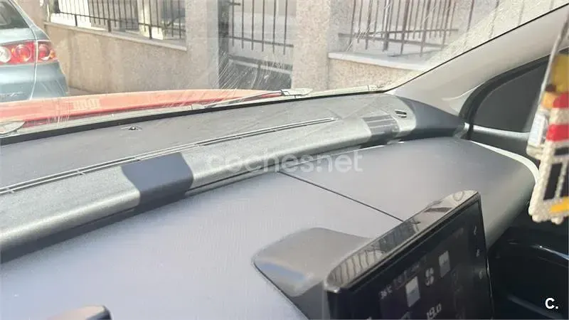 Usado Citroën C4 Feel 82 CV (60 kW) 2016 Rojo Berlina