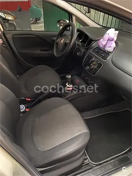 Usado Fiat Punto Pop 69 CV (50 kW) 2016 Blanco Utilitario