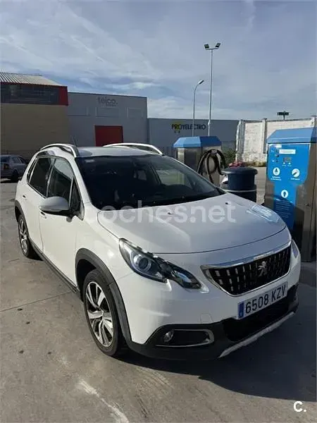 Usado Peugeot 2008 Allure 110 CV (80 kW) 2019 Blanco SUV