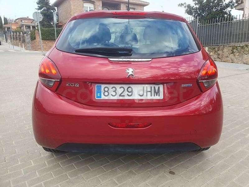 Usado Peugeot 208 Active 100 CV (73 kW) 2015 Granate Utilitario