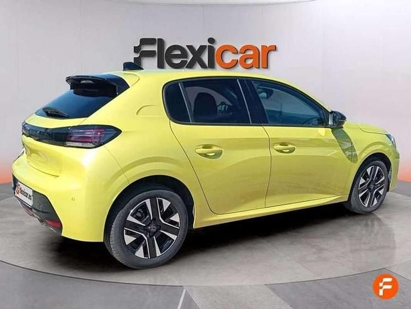 Usado Peugeot 208 Allure 101 CV (74 kW) 2025 Amarillo Utilitario