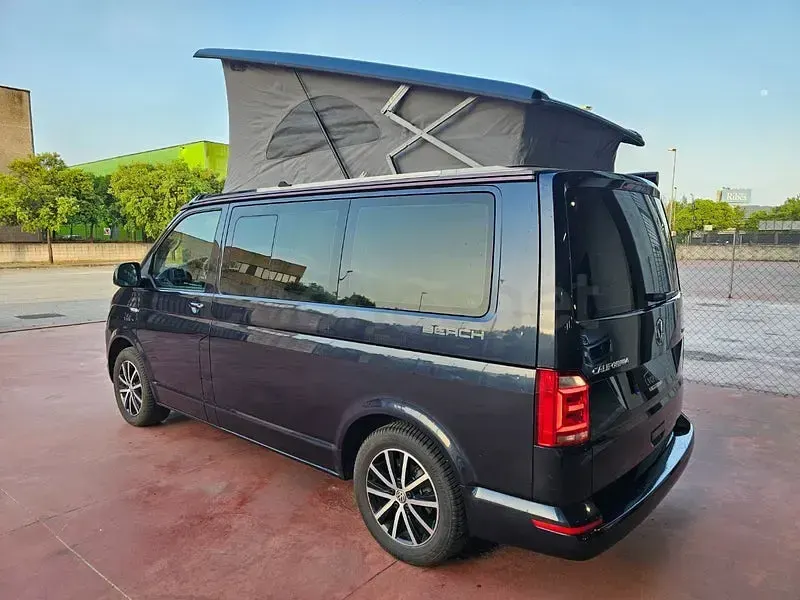Usado VW California Beach 150 CV (110 kW) 2018 Azul Van