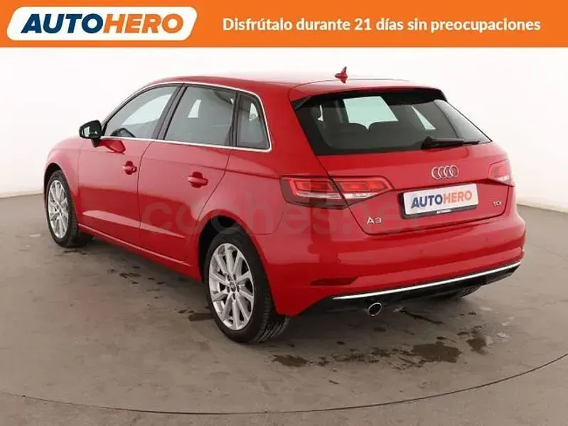 Usado Audi A3 Design 116 CV (85 kW) 2018 Rojo Berlina