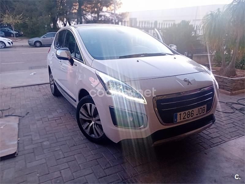 Usado Peugeot 3008 Style 120 CV (88 kW) 2015 Blanco Familiar