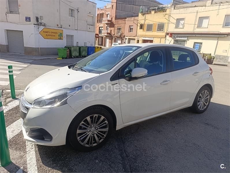 Usado Peugeot 208 Signature Sky 110 CV (80 kW) 2019 Blanco Utilitario