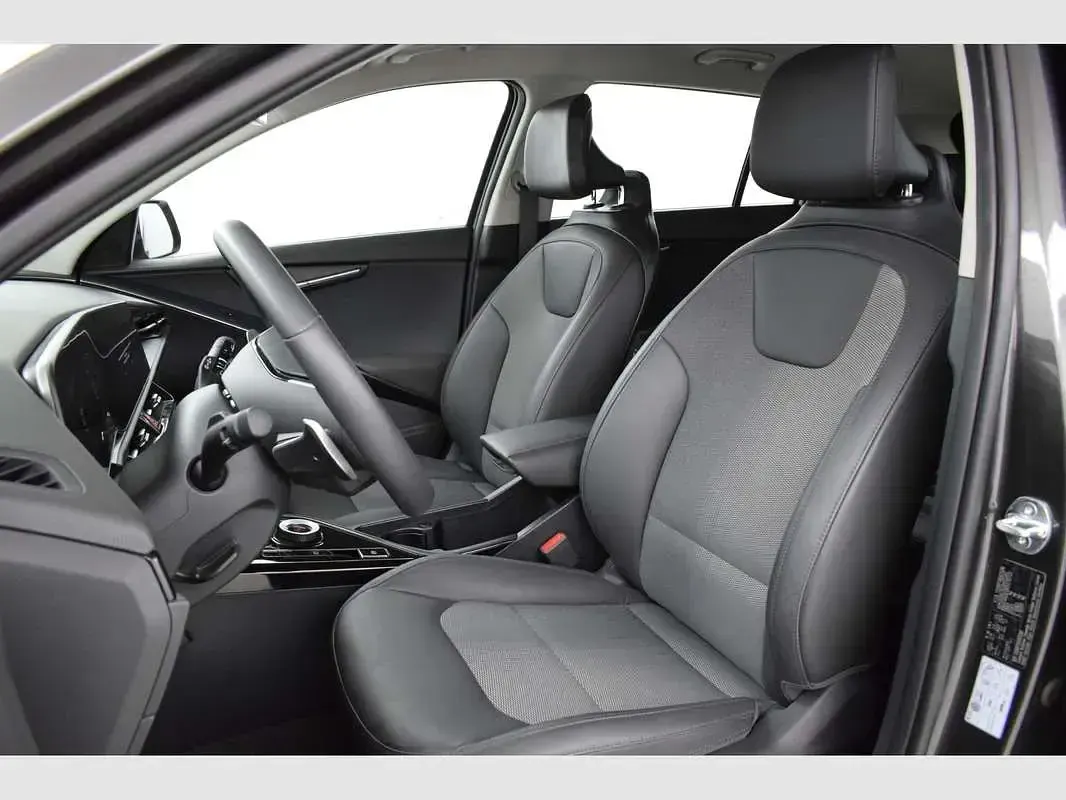 Usado Kia Niro 129 CV (94 kW) 2025 Gris SUV