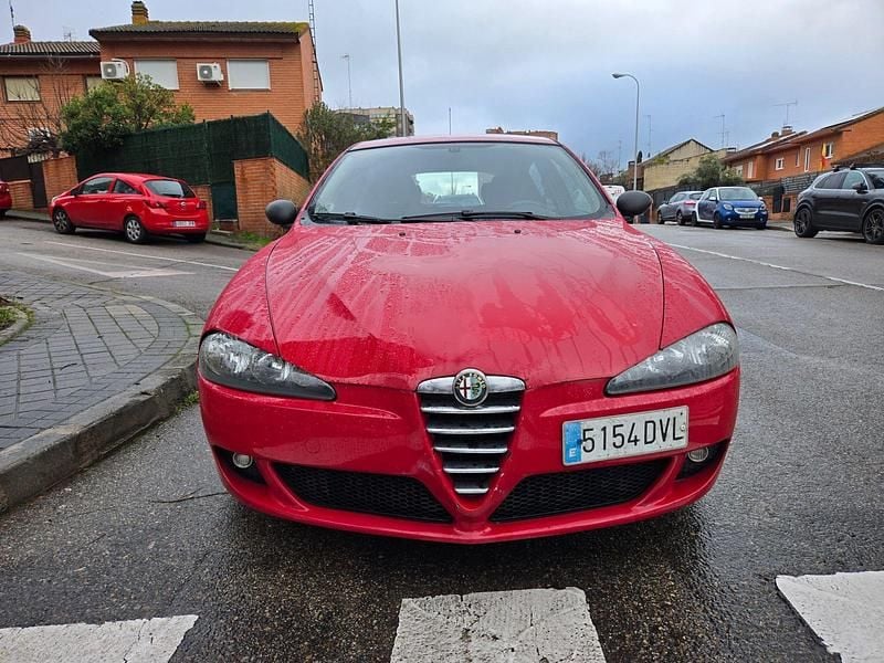 Usado Alfa Romeo 147 Distinctive 120 CV (88 kW) 2006 Rojo Utilitario