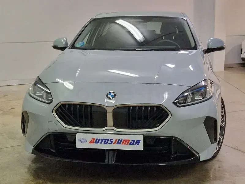 Usado BMW 120 Comfort Edition 170 CV (125 kW) 2025 Gris / plata Utilitario