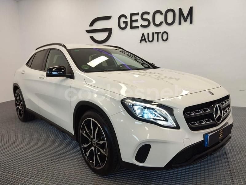 Usado Mercedes GLA180 AMG line 122 CV (89 kW) 2017 Blanco SUV