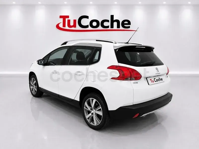 Usado Peugeot 2008 Allure 120 CV (88 kW) 2015 Blanco SUV