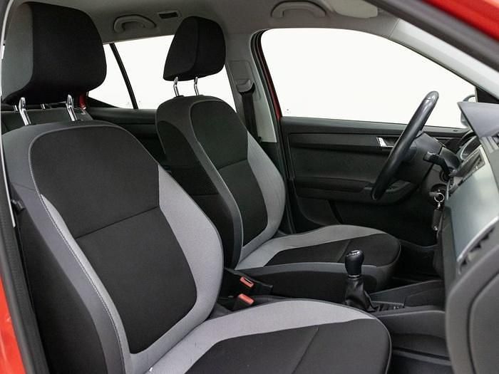 Usado Skoda Fabia Ambition 90 CV (66 kW) 2021 Rojo