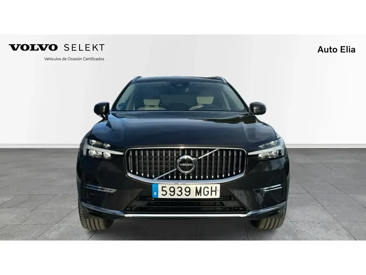 Używany Volvo XC60 Core 351 KM (258 kW) 2023 Szary SUV