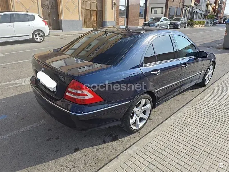 Usado Mercedes C200 Elegance 163 CV (119 kW) 2005 Azul Berlina