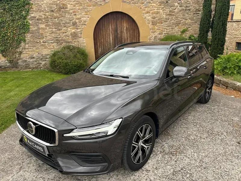 Käytetty Volvo V60 197 HP (144 kW) 2023 Harmaa Farmari
