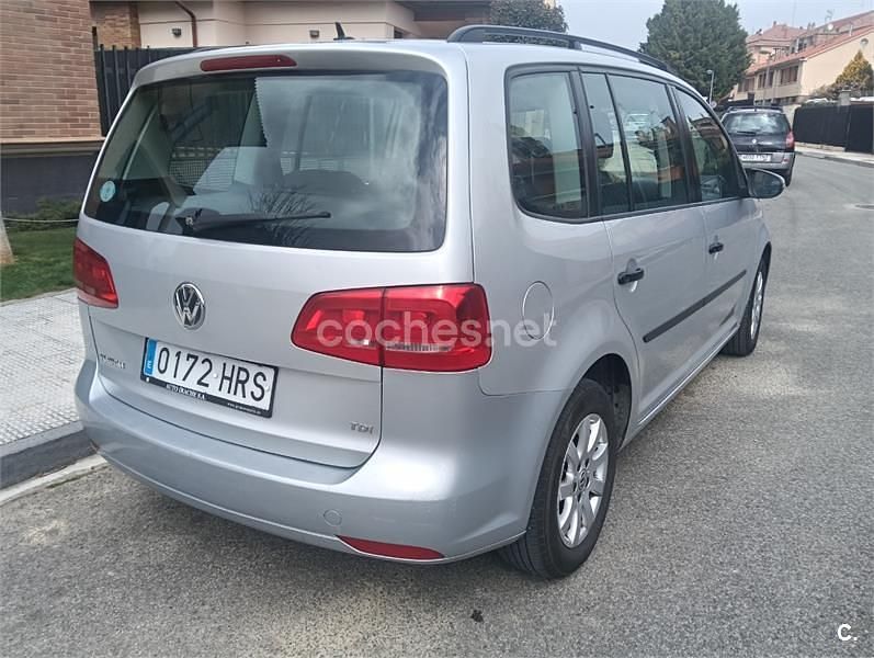 Usado VW Touran Advance 105 CV (77 kW) 2013 Gris / plata Monovolumen