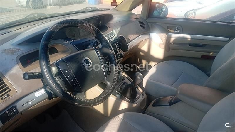 Usado Ssangyong (KGM) Rodius Limited 165 CV (121 kW) 2006 Negro Monovolumen
