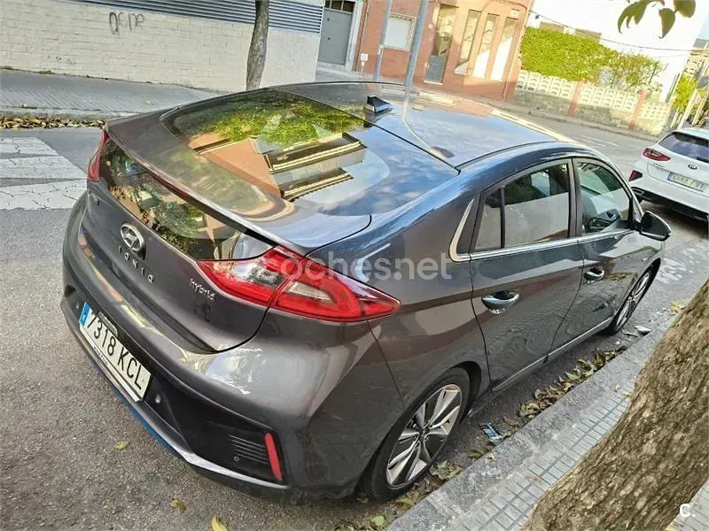 Usado Hyundai Ioniq 141 CV (103 kW) 2017 Gris / plata Utilitario