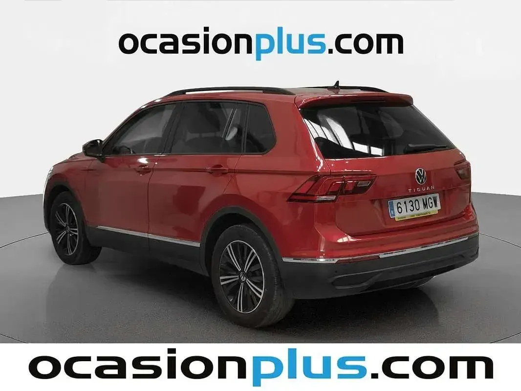 Usado VW Tiguan Life 150 CV (110 kW) 2023 Marrón SUV