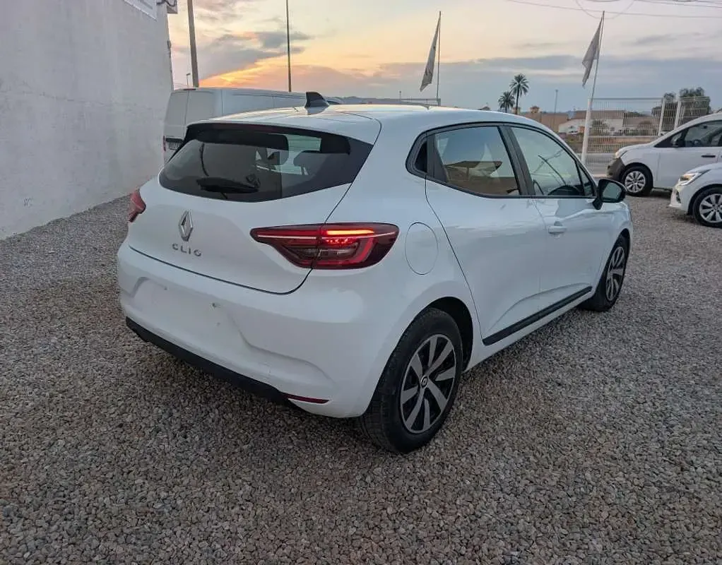 Usado Renault Clio Equilibre 101 CV (74 kW) 2023 Blanco Utilitario