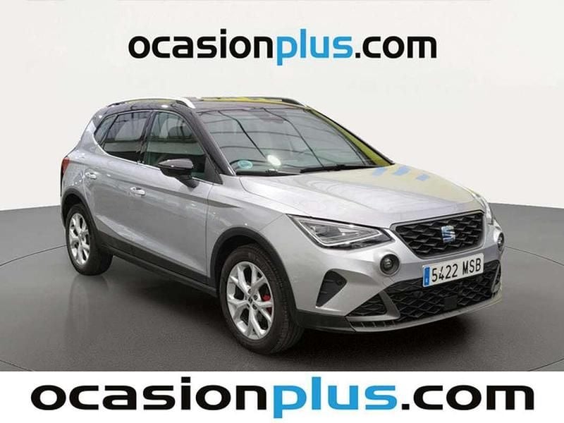 Usado Seat Arona FR 150 CV (110 kW) 2024 Plateado SUV