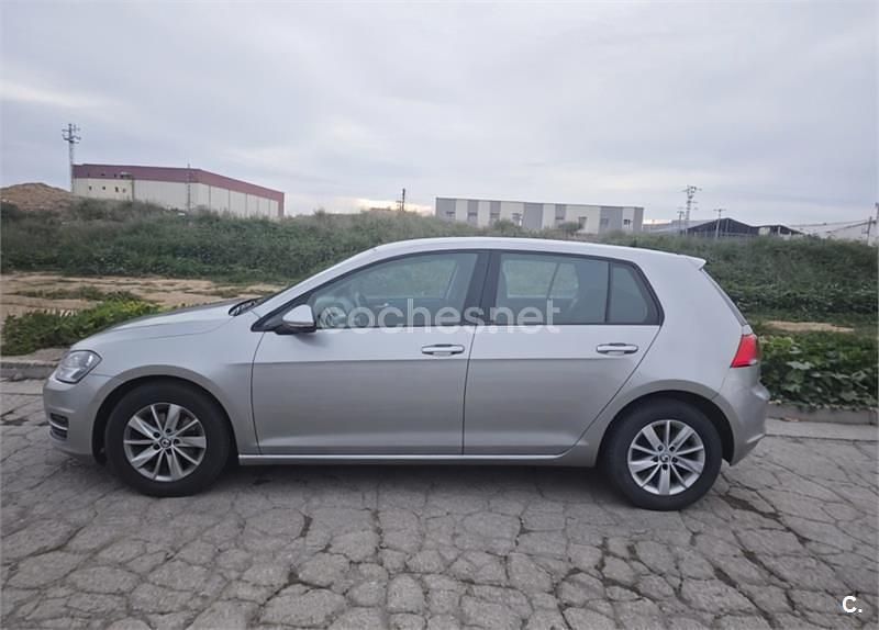 Gris / plata Usado 2014 VW Golf Edition Berlina | 8250 € (Buen precio) - Imagen 1/4