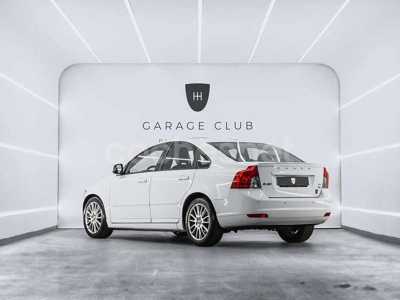 Usado Volvo S40 Momentum 109 CV (80 kW) 2010 Blanco Berlina