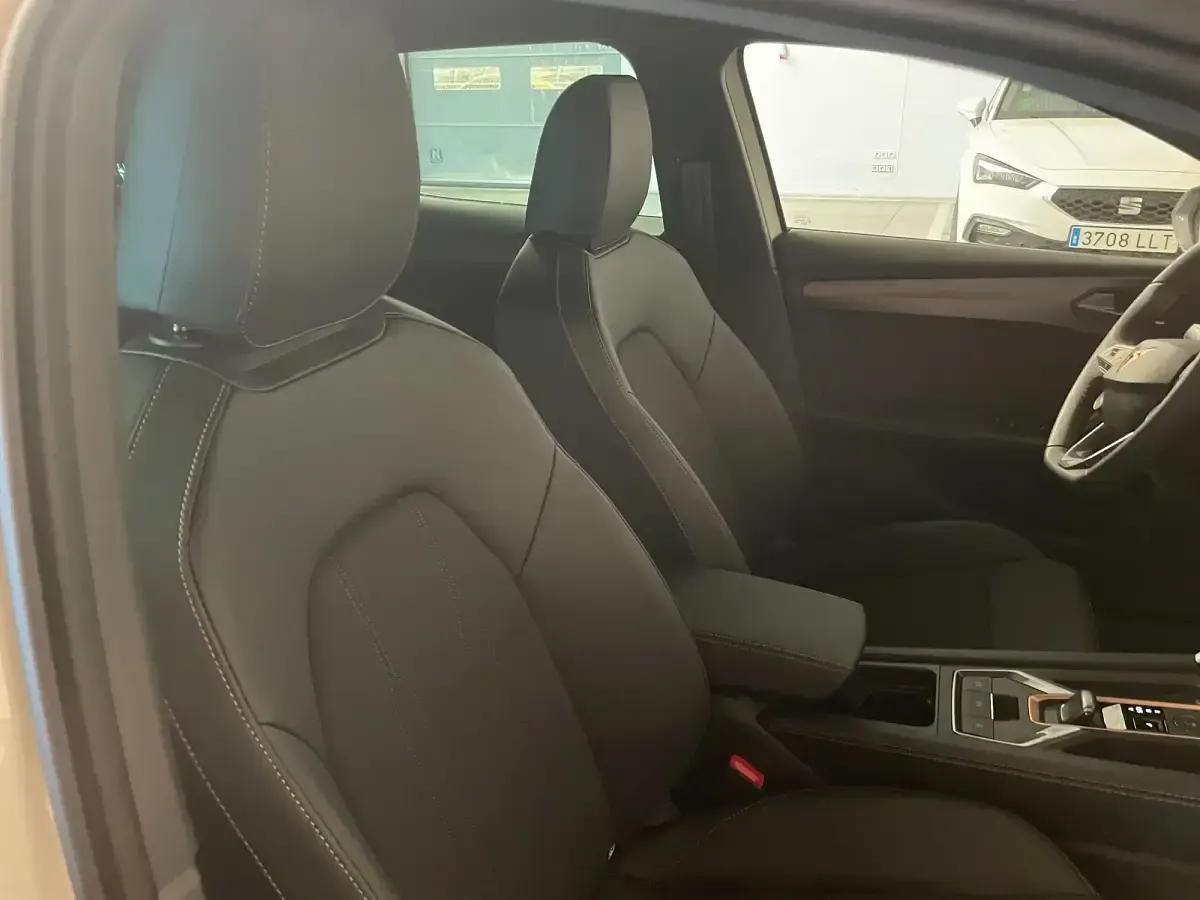 Usado Cupra Leon 150 CV (110 kW) 2025 Beige