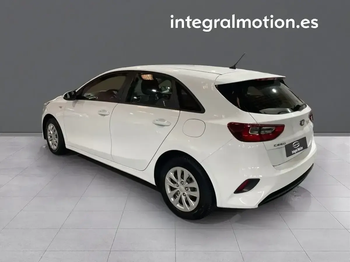 Usado Kia Ceed 119 CV (87 kW) 2020 Blanco Utilitario