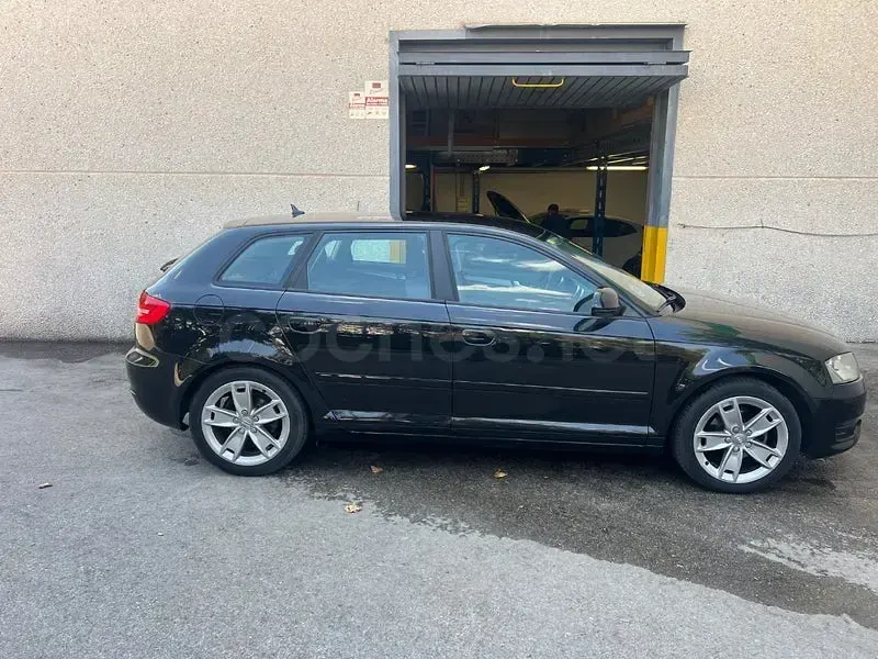 Usado Audi A3 Ambition 105 CV (77 kW) 2010 Negro Utilitario