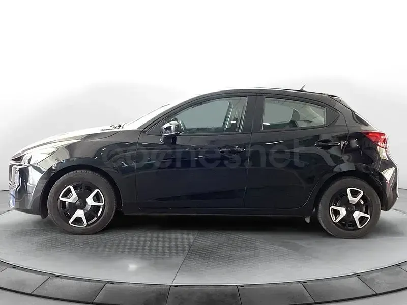 Usado Mazda 2 Center-Line 90 CV (66 kW) 2023 Negro Utilitario