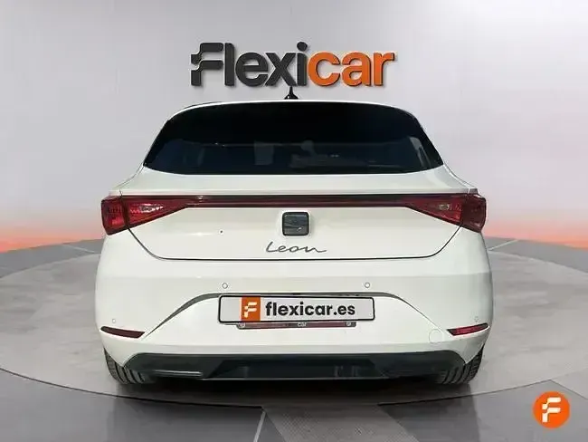 Usado Seat Leon Reference 115 CV (84 kW) 2022 Blanco Berlina
