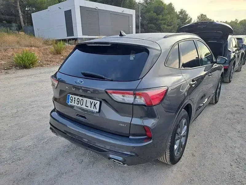 Usado Ford Kuga ST-Line 225 CV (165 kW) 2022 Gris SUV