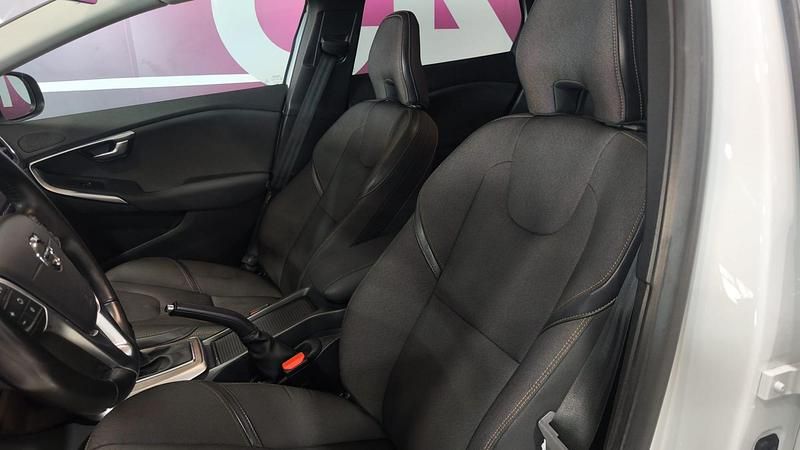 Usado Volvo V40 CC Summum 190 CV (139 kW) 2017 Blanco Familiar