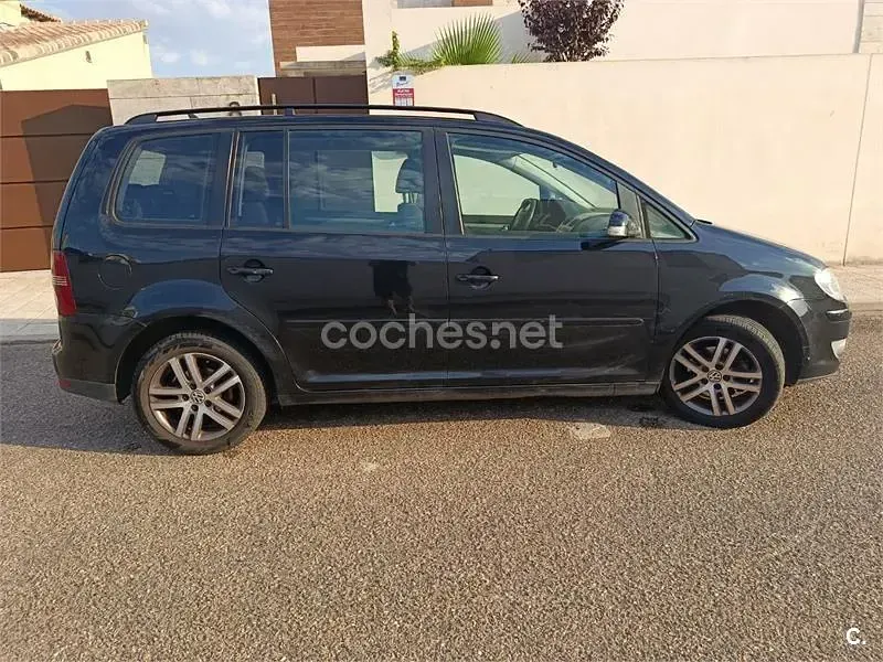 Usado VW Touran 105 CV (77 kW) 2008 Negro Monovolumen