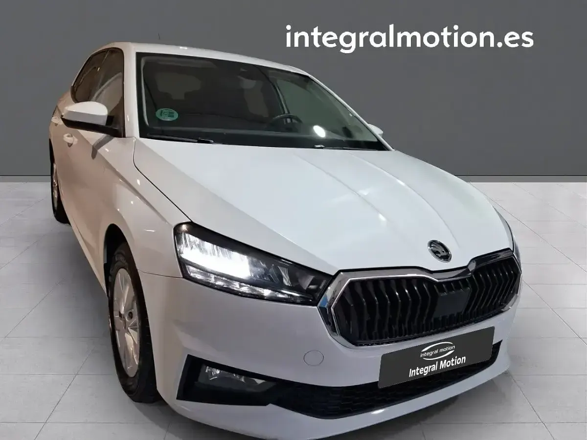 Usado Skoda Fabia Selection 95 CV (69 kW) 2025 Blanco Utilitario