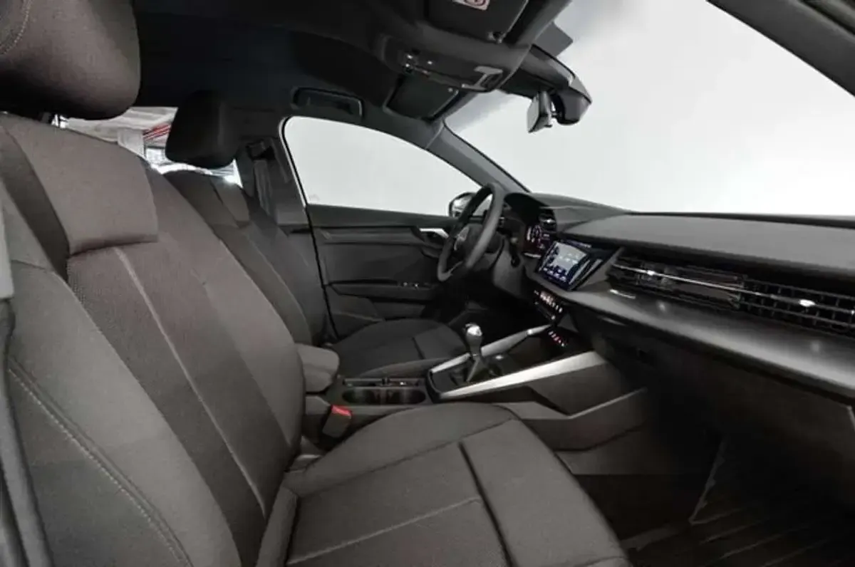 Usado Audi A3 110 CV (80 kW) 2023 Azul Berlina