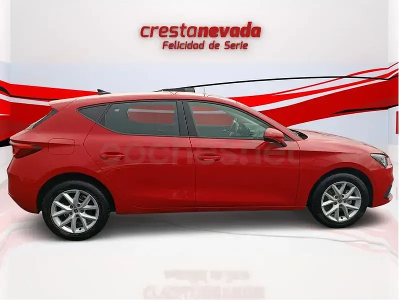 Usado Seat Leon Style 130 CV (95 kW) 2022 Rojo Berlina