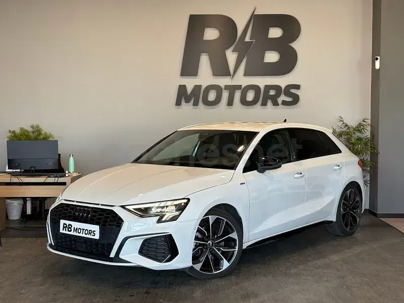 Usado Audi A3 Ambiente 150 CV (110 kW) 2024 Blanco Berlina