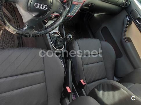Usado Audi A3 Ambiente 110 CV (80 kW) 1999 Gris / plata Utilitario