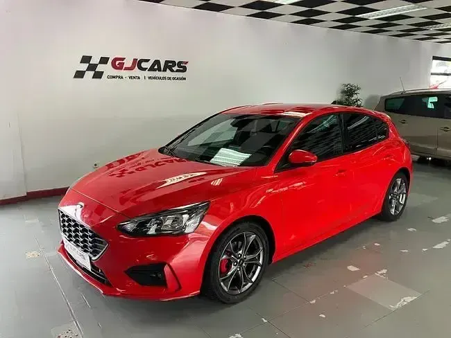 Begagnad Ford Focus ST-Line 125 HK (91 kW) 2022 Röd Sedan