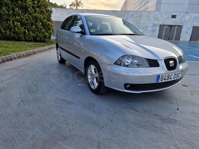 Usado Seat Ibiza Stylance 100 HP (73 kW) 2006 Cinzento Sedan