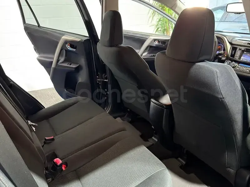 Usado Toyota RAV4 Active 124 CV (91 kW) 2014 Gris / plata SUV