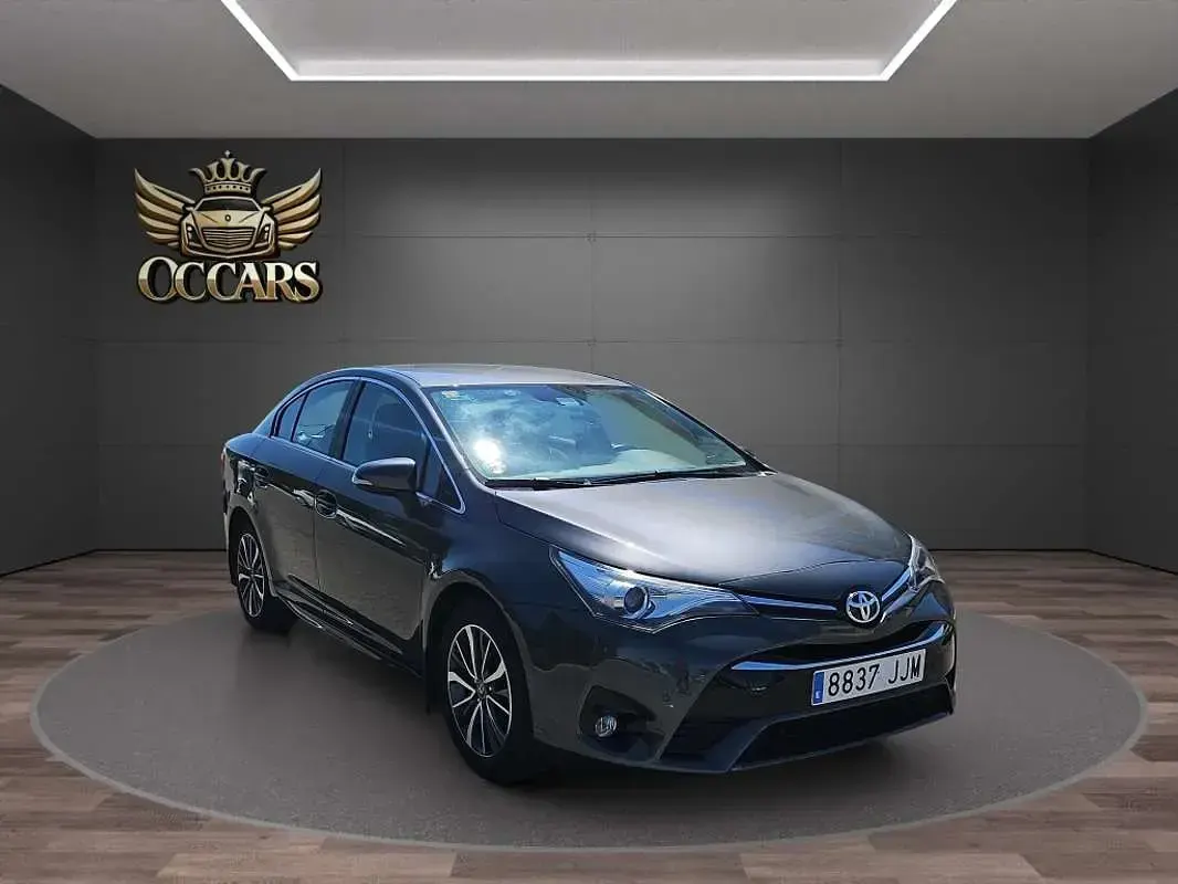 Usado Toyota Avensis Advance 143 CV (105 kW) 2015 Gris Berlina