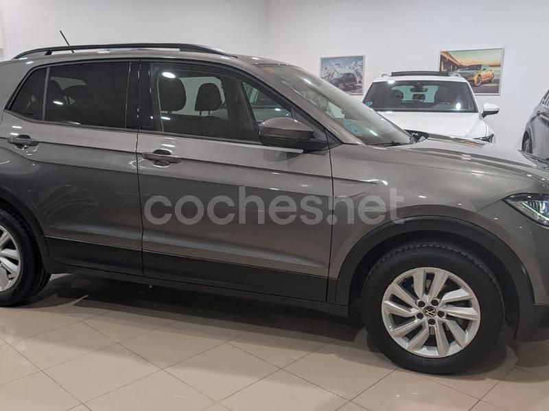 Usado VW T-Cross Advance 95 CV (69 kW) 2021 Gris / plata SUV
